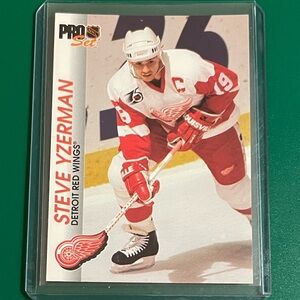 Steve Yzerman #39 1992-93 Pro Set Hockey Trading Card